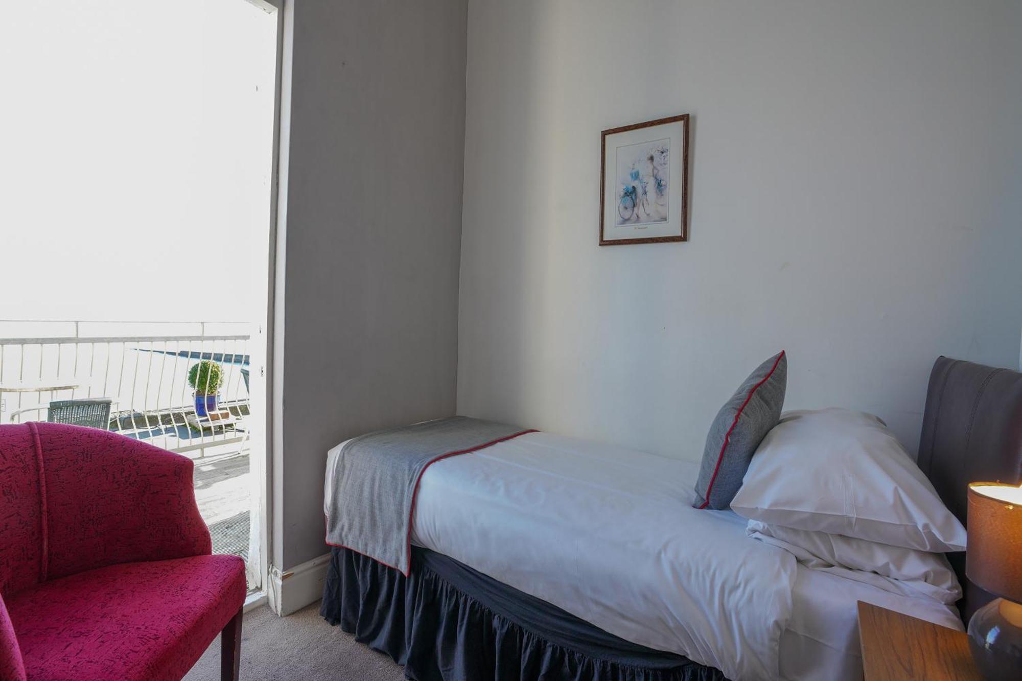 Oyo Shanklin Beach Hotel Dış mekan fotoğraf