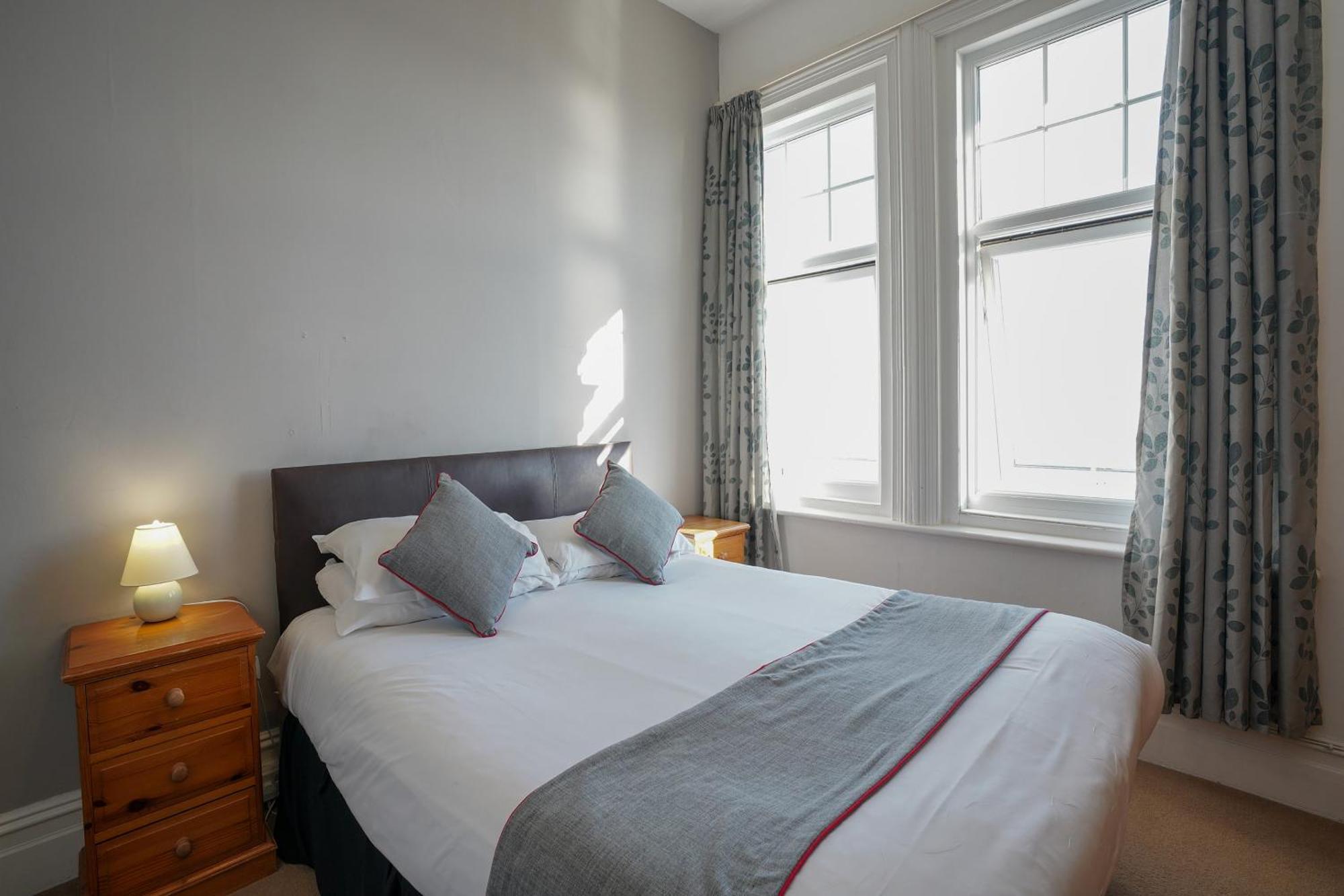 Oyo Shanklin Beach Hotel Dış mekan fotoğraf