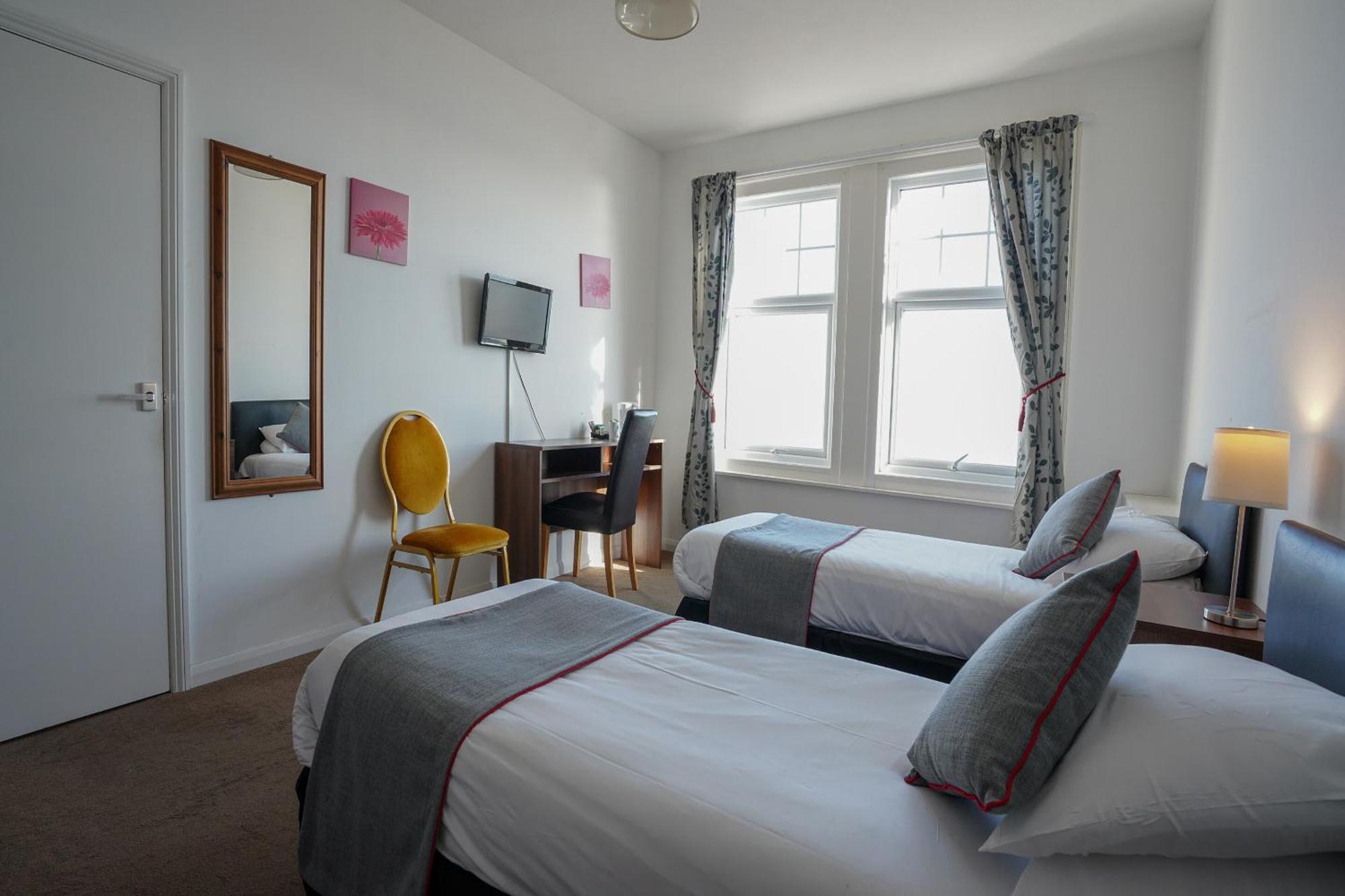 Oyo Shanklin Beach Hotel Dış mekan fotoğraf
