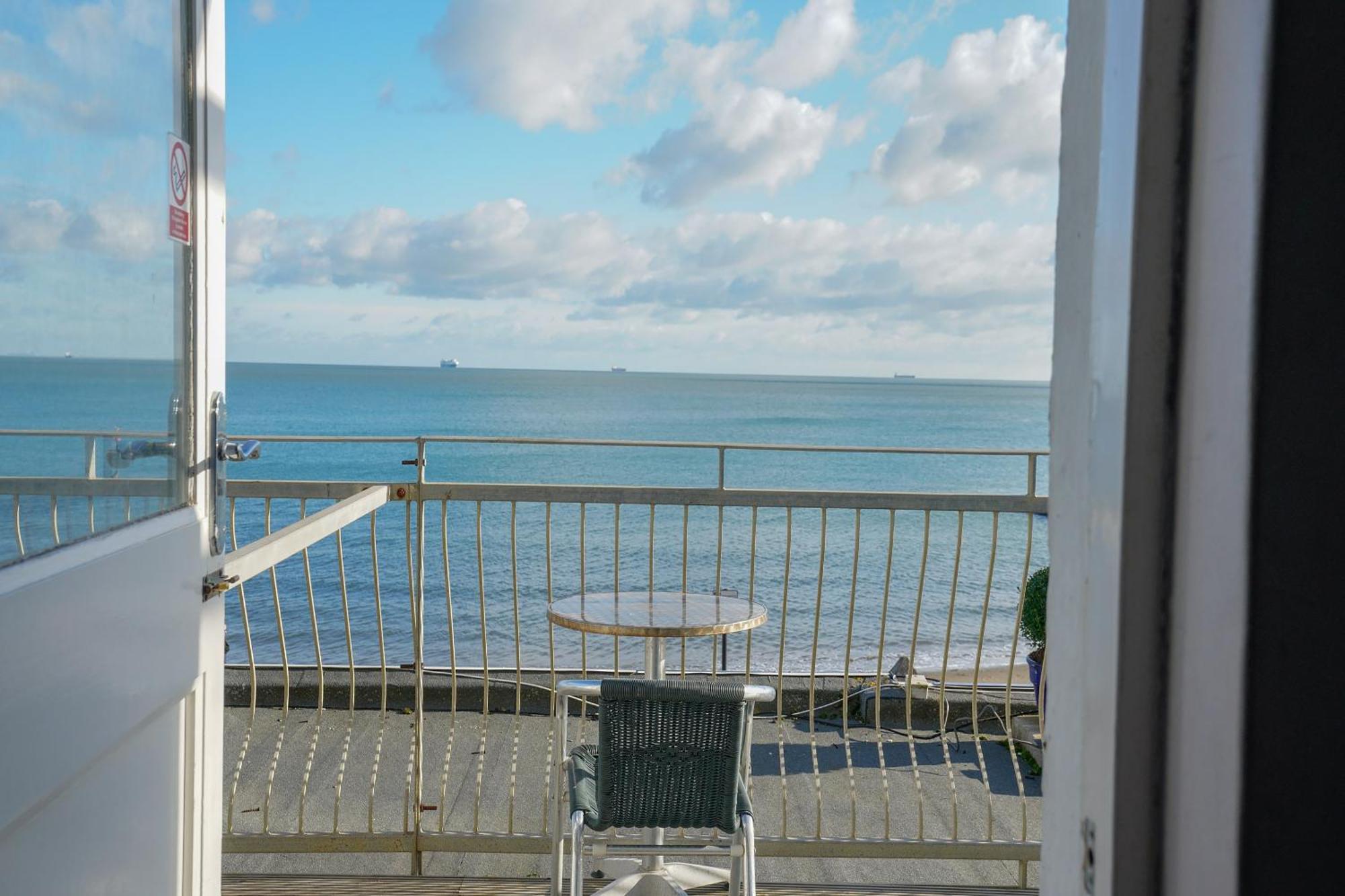 Oyo Shanklin Beach Hotel Dış mekan fotoğraf